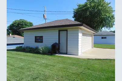 2630 S 94th St, West Allis, WI 53227 - Photo 41
