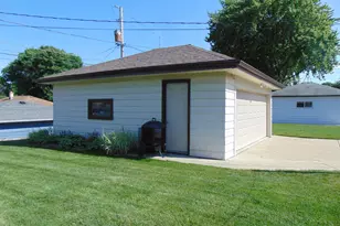 2630 S 94th St, West Allis, WI 53227 - Photo 41