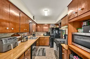 136 N 123rd St, Wauwatosa, WI 53226 - Photo 9