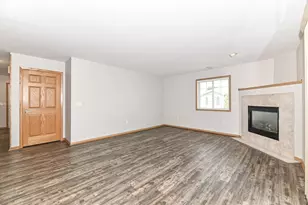 7122 Fieldview Dr, Racine, WI 53406 - Photo 15