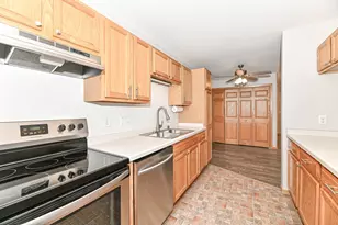 7122 Fieldview Dr, Racine, WI 53406 - Photo 11