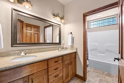 20110  Settlers Hollow Ln, New Berlin, WI 53146 - Photo 31