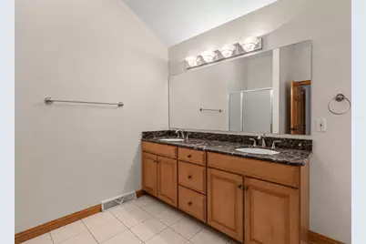 2245 S Foxglove Ct, New Berlin, WI 53151 - Photo 25