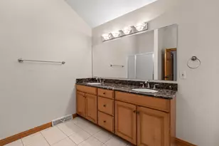 2245 S Foxglove Ct, New Berlin, WI 53151 - Photo 25
