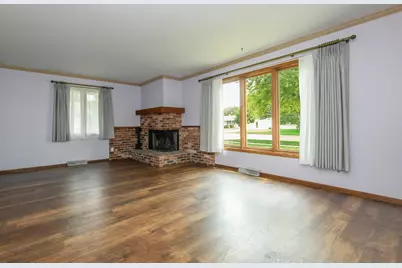 1527 N Holden St, Port Washington, WI 53074 - Photo 5