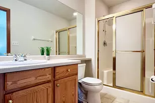 W141N9757 Knollcrest Cir, Germantown, WI 53022 - Photo 23
