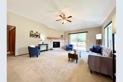 W141N9757  Knollcrest Cir, Germantown, WI 53022 - Photo 17