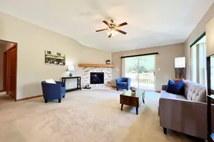 W141N9757 Knollcrest Cir, Germantown, WI 53022 - Photo 17