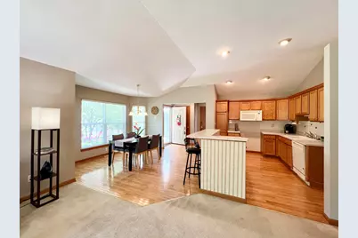 W141N9757  Knollcrest Cir, Germantown, WI 53022 - Photo 7