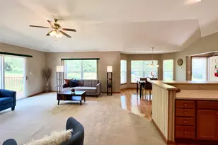 W141N9757 Knollcrest Cir, Germantown, WI 53022 - Photo 13