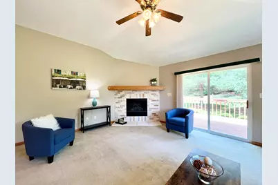 W141N9757  Knollcrest Cir, Germantown, WI 53022 - Photo 15