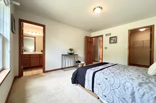 W141N9757 Knollcrest Cir, Germantown, WI 53022 - Photo 21