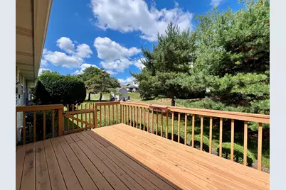 W141N9757  Knollcrest Cir, Germantown, WI 53022 - Photo 3