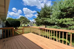 W141N9757 Knollcrest Cir, Germantown, WI 53022 - Photo 3