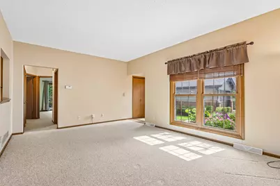 8108 S Forest Hills Cir, Franklin, WI 53132 - Photo 9