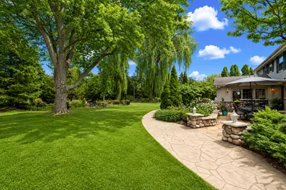 9516 N Apple Blossom Ln, Bayside, WI 53217 - Photo 9
