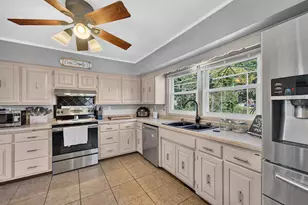 2542 Pinehurst Ave, Racine, WI 53403 - Photo 9