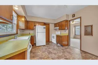 2410 S 10th St, Sheboygan, WI 53081 - Photo 13