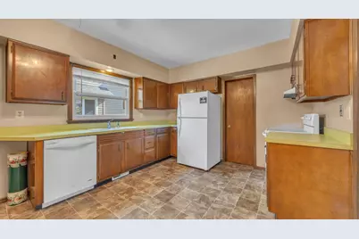2410 S 10th St, Sheboygan, WI 53081 - Photo 11