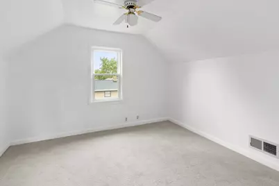 10110 S Shepard Ave, Oak Creek, WI 53154 - Photo 21