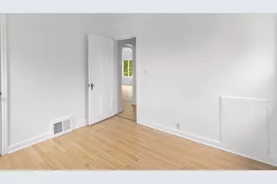 10110 S Shepard Ave, Oak Creek, WI 53154 - Photo 13