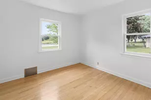 10110 S Shepard Ave, Oak Creek, WI 53154 - Photo 7
