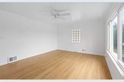 10110 S Shepard Ave, Oak Creek, WI 53154 - Photo 5