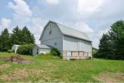 563  Kreusers Ridge St, Richfield, WI 53017 - Photo 3