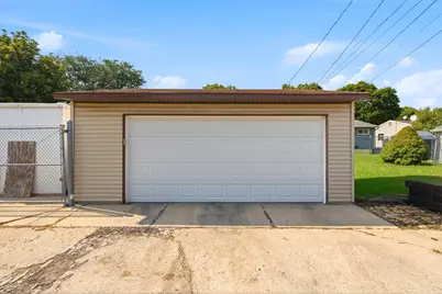 7849 W Herbert Ave, Milwaukee, WI 53218 - Photo 31