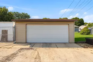 7849 W Herbert Ave, Milwaukee, WI 53218 - Photo 31