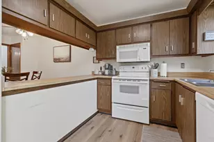 16250 W Coachlight Dr, New Berlin, WI 53151 - Photo 11