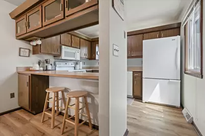 16250 W Coachlight Dr, New Berlin, WI 53151 - Photo 9