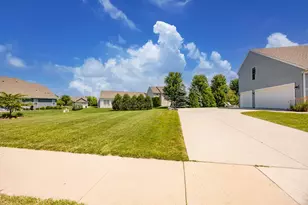 221 Arbor Point Ave, West Bend, WI 53095 - Photo 49