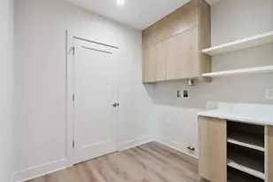 2212 N Cambridge Ave, Milwaukee, WI 53202 - Photo 39