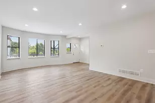 2212 N Cambridge Ave, Milwaukee, WI 53202 - Photo 5