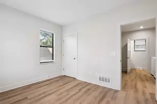 2212 N Cambridge Ave, Milwaukee, WI 53202 - Photo 33
