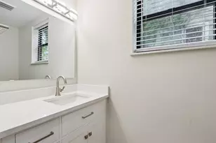 2212 N Cambridge Ave, Milwaukee, WI 53202 - Photo 37