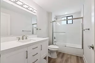2212 N Cambridge Ave, Milwaukee, WI 53202 - Photo 45