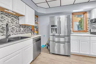 1433 S 11th St, Sheboygan, WI 53081 - Photo 7