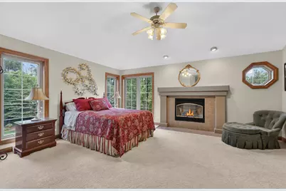 W162N7406  Tamarack Trl, Menomonee Falls, WI 53051 - Photo 17