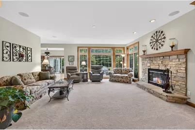 W162N7406  Tamarack Trl, Menomonee Falls, WI 53051 - Photo 5
