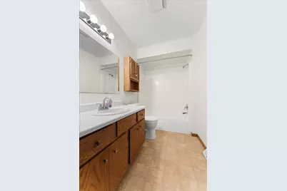 272  Karen Ct, Hartford, WI 53027 - Photo 13