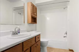 272 Karen Ct, Hartford, WI 53027 - Photo 13