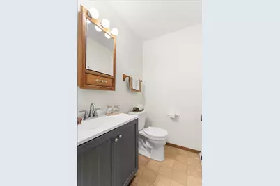 272  Karen Ct, Hartford, WI 53027 - Photo 9