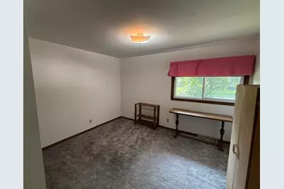 407  Glenview Ct, Fort Atkinson, WI 53538 - Photo 9