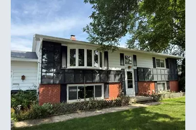 407  Glenview Ct, Fort Atkinson, WI 53538 - Photo 1