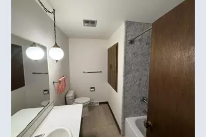 407  Glenview Ct, Fort Atkinson, WI 53538 - Photo 11