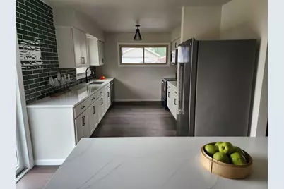 2905  Lake Vista Ct, Racine, WI 53402 - Photo 7