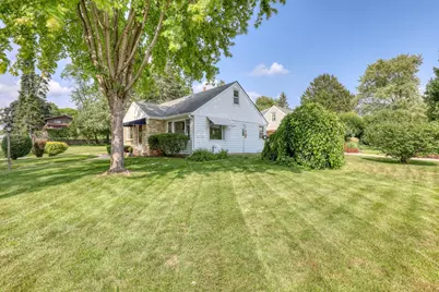 W160N8714  Patton Dr, Menomonee Falls, WI 53051 - Photo 3