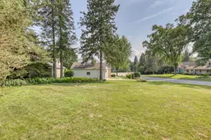 W160N8714 Patton Dr, Menomonee Falls, WI 53051 - Photo 5